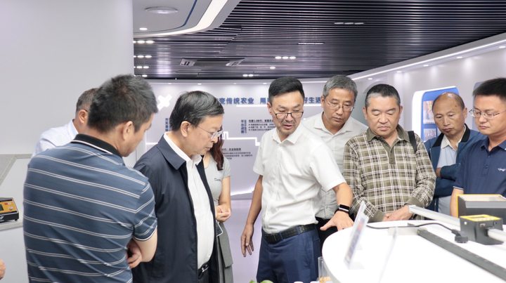 江西省農業(yè)農村廳副廳長劉光華一行蒞臨托普云農調研
