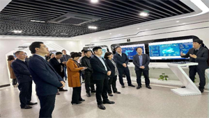 安徽省宿州市蕭縣縣委副書記、縣長朱新華等一行蒞臨托普云農走訪調研